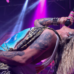 Steel Panther nos transportó a los ochentas en el Foro Puebla.