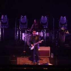 Reyno hace emerger al Auditorio Nacional en medio de la levedad.