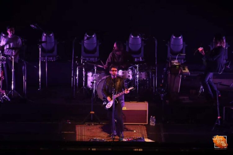 Reyno hace emerger al Auditorio Nacional en medio de la levedad.