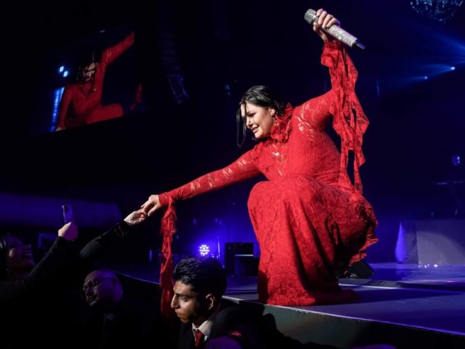 Yuridia le canta al Nacional: "¡Hay que vivir la vida, pa' luego es tarde!"