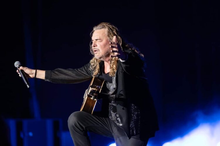 Maná resalta su amor por México en el Auditorio Nacional en su primera fecha.