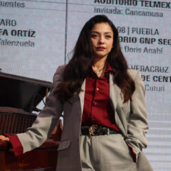 MADRE, CANTANTE, COMPOSITORA, MEXICANA….ESO Y MAS ES MON LAFERTE