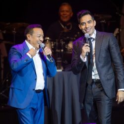 CARLOS CUEVAS Y RICARDO CABALLERO DANDO UN REPASO POR GRANDES CLASICOS EN EL TEATRO METROPOLITAN.