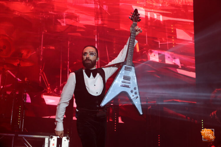 Moderatto culmina una etapa del glam rock mexicano en el Palacio de los Deportes.