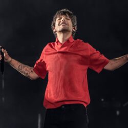 Louis Tomlinson reúne a más de 70 mil personas en su regreso a CDMX.