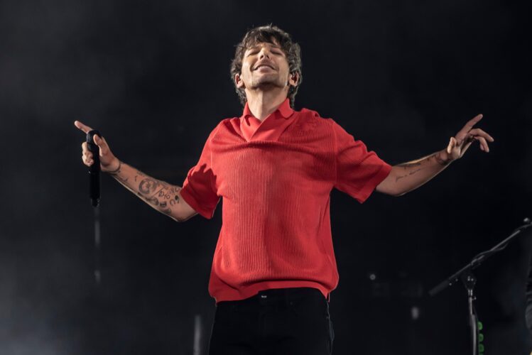 Louis Tomlinson reúne a más de 70 mil personas en su regreso a CDMX.