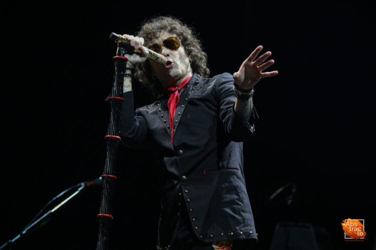 Enrique Bunbury cumplió su promesa de ofrecer un “show único” en CDMX.