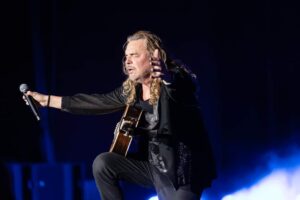 Maná resalta su amor por México en el Auditorio Nacional en su primera fecha.